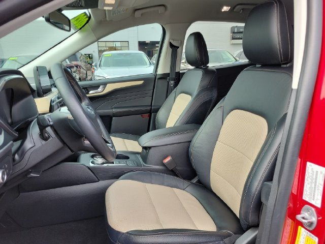 2022 Ford Escape Hybrid Titanium