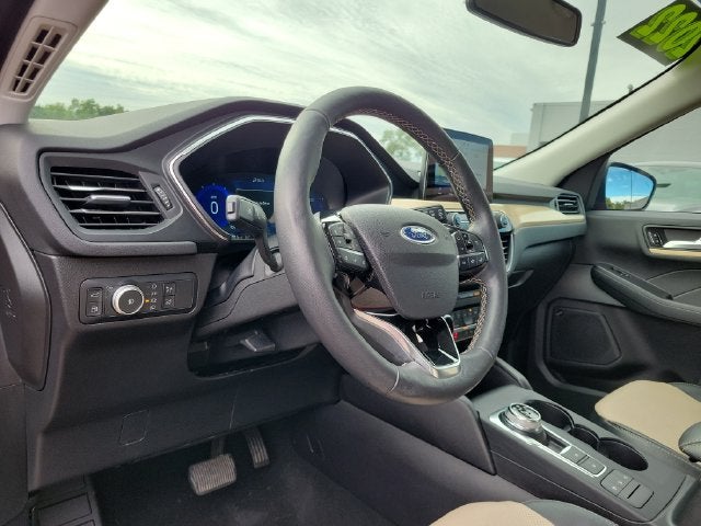 2022 Ford Escape Hybrid Titanium
