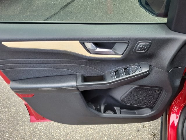 2022 Ford Escape Hybrid Titanium