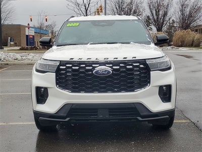 2025 Ford Explorer ST-Line