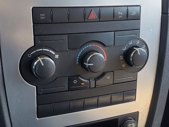 2008 Jeep Commander Sport