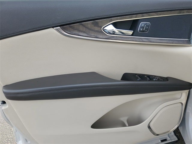 2019 Lincoln Nautilus Select