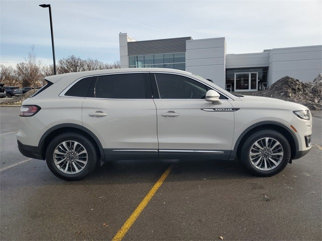2019 Lincoln Nautilus Select