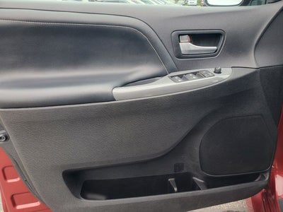 2015 Toyota Sienna SE 8 Passenger