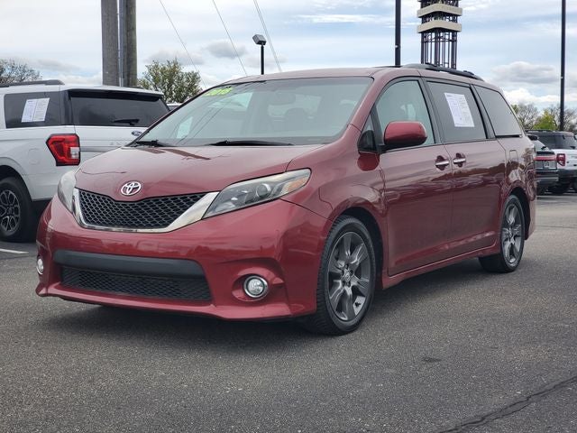 2015 Toyota Sienna SE 8 Passenger