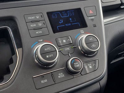 2015 Toyota Sienna SE 8 Passenger