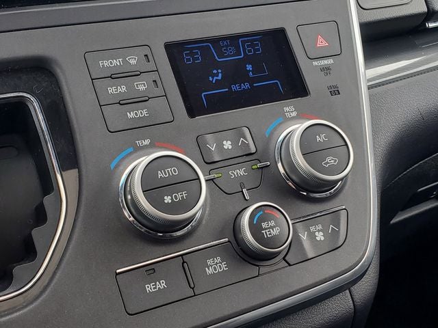 2015 Toyota Sienna SE 8 Passenger