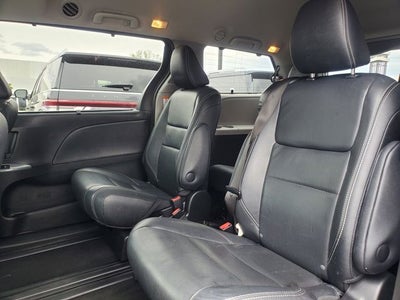 2015 Toyota Sienna SE 8 Passenger