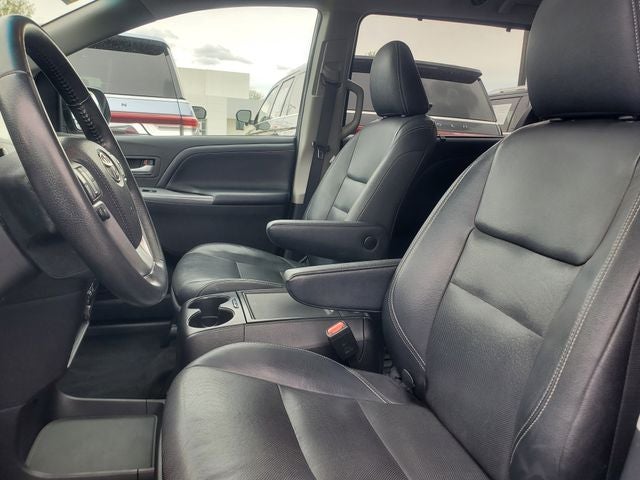 2015 Toyota Sienna SE 8 Passenger