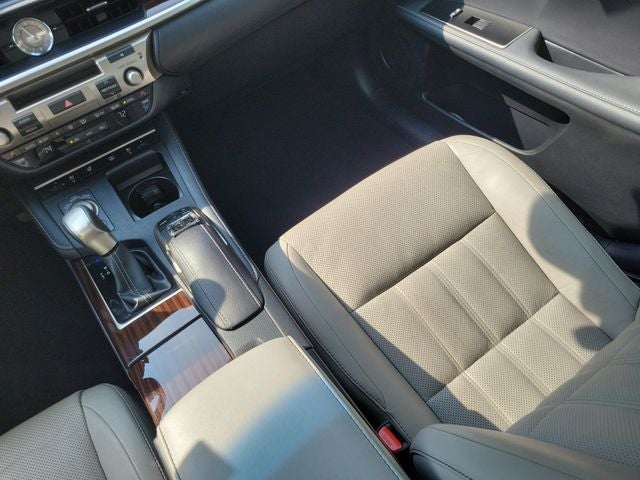 2017 Lexus ES 300h
