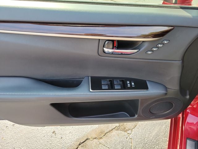 2017 Lexus ES 300h