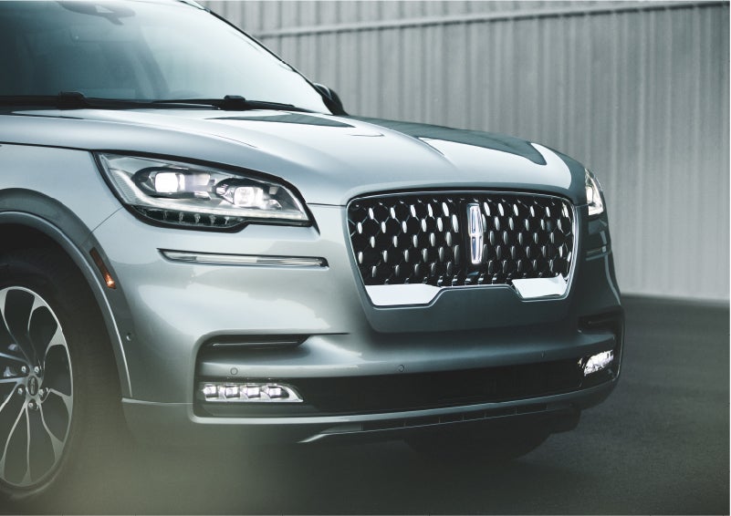 The available adaptive pixel LED headlamps of the 2023 Lincoln Aviator® SUV activated | Hines Park Lincoln in Plymouth MI