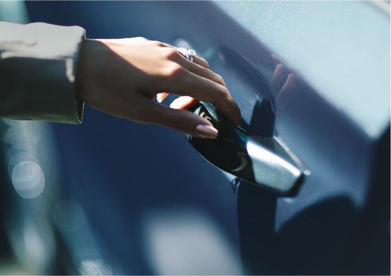 A hand gracefully grips the Light Touch Handle of a 2023 Lincoln Aviator® SUV to demonstrate its ease of use | Hines Park Lincoln in Plymouth MI