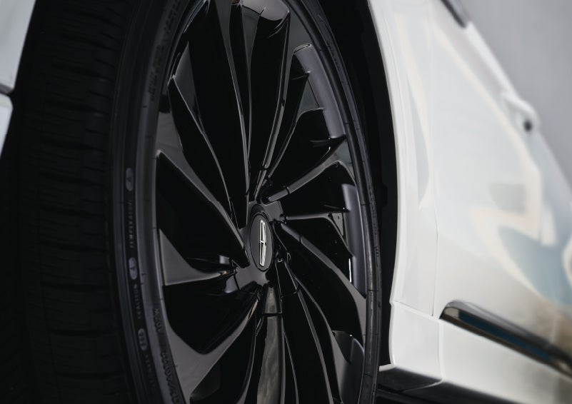 The wheel of the available Jet Appearance package is shown | Hines Park Lincoln in Plymouth MI