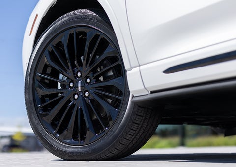 The stylish blacked-out 20-inch wheels from the available Jet Appearance Package are shown. | Hines Park Lincoln in Plymouth MI
