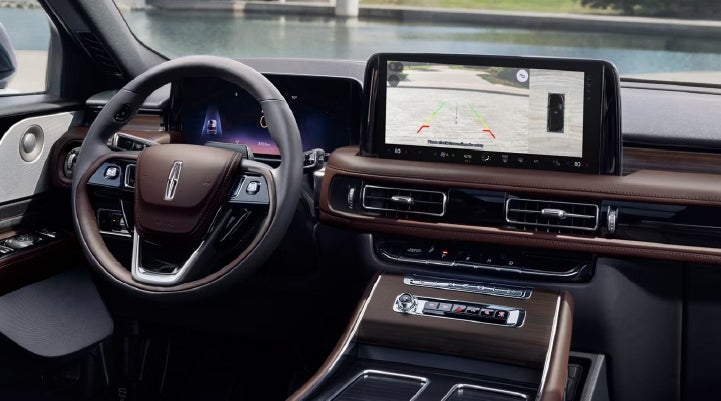 The backup camera of the 2027 Lincoln Aviator® SUV is displayed on screen. | Hines Park Lincoln in Plymouth MI