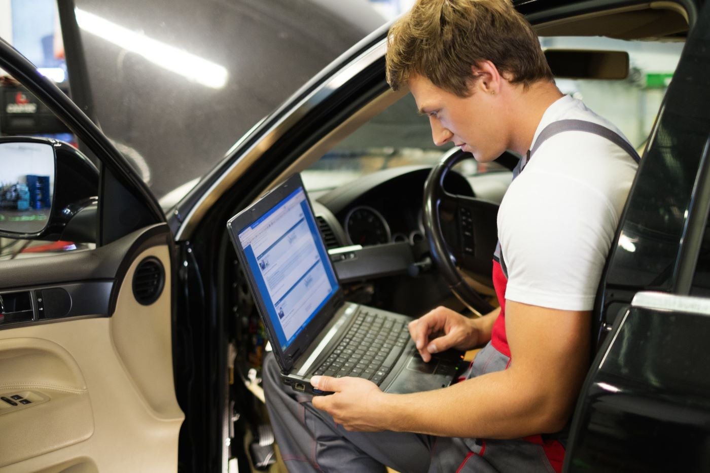 Lincoln Certified Technician running diagnotics inspection during Lincoln Mobile Service