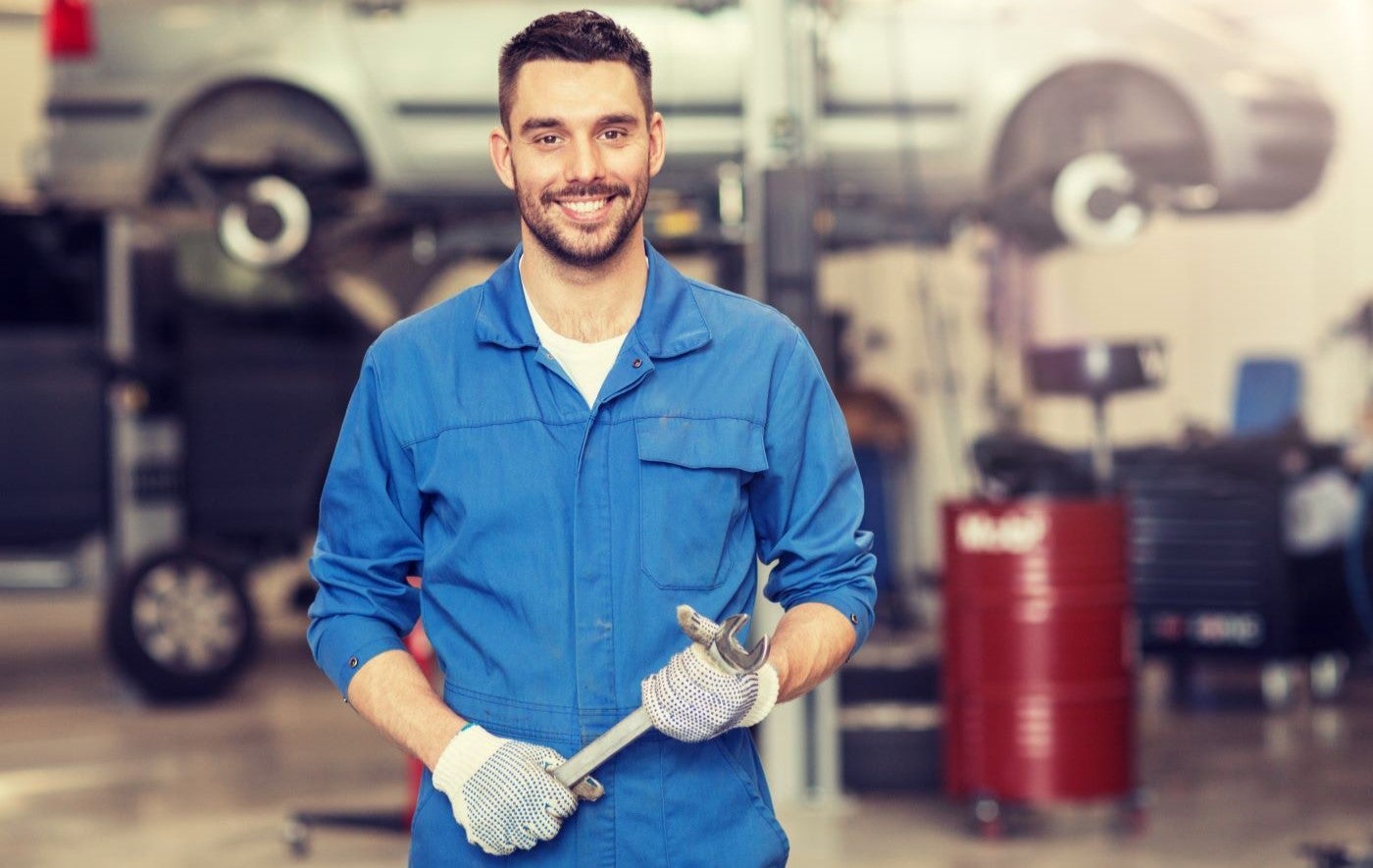Certified Lincoln Technician waiting to service Lincoln vehichle